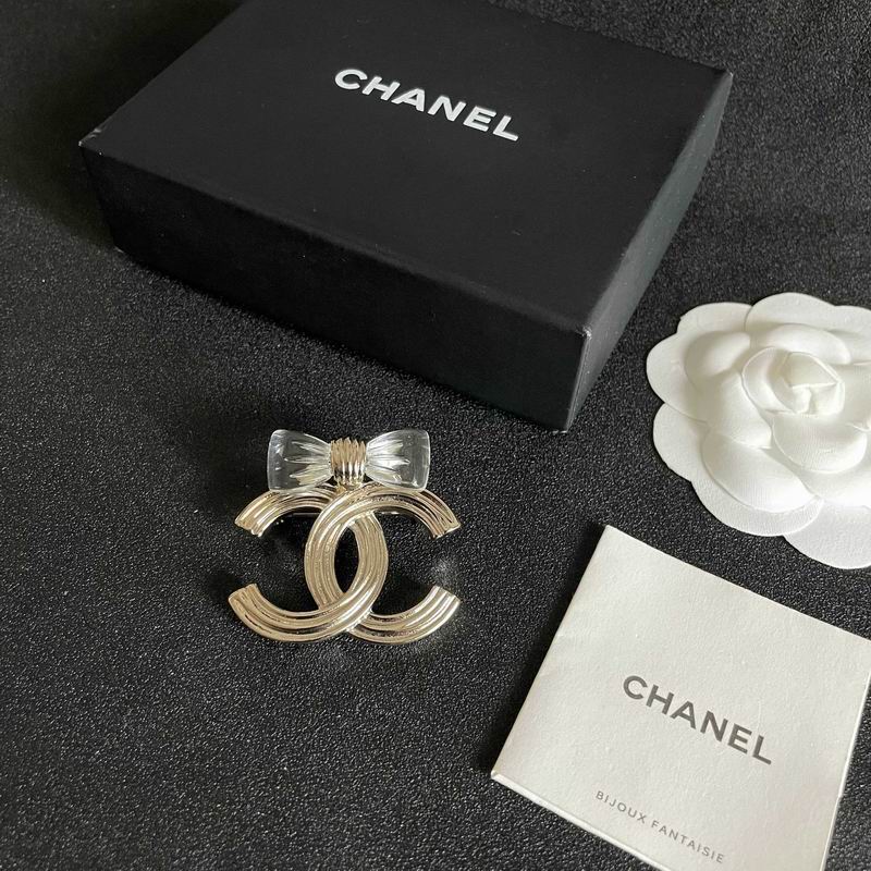 Chanel Brooch 03yxs98